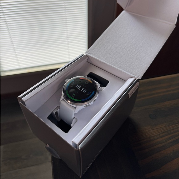 Garmin Venu 3 Smartwatch - Silver Bezel with White Band - Picture 2 of 3
